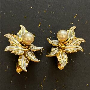 Vintage Spanish Damascene sprawling leaves clip earrings with faux pearls